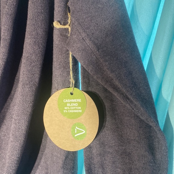 Size M Dakini NWT sweater - Picture 2 of 4